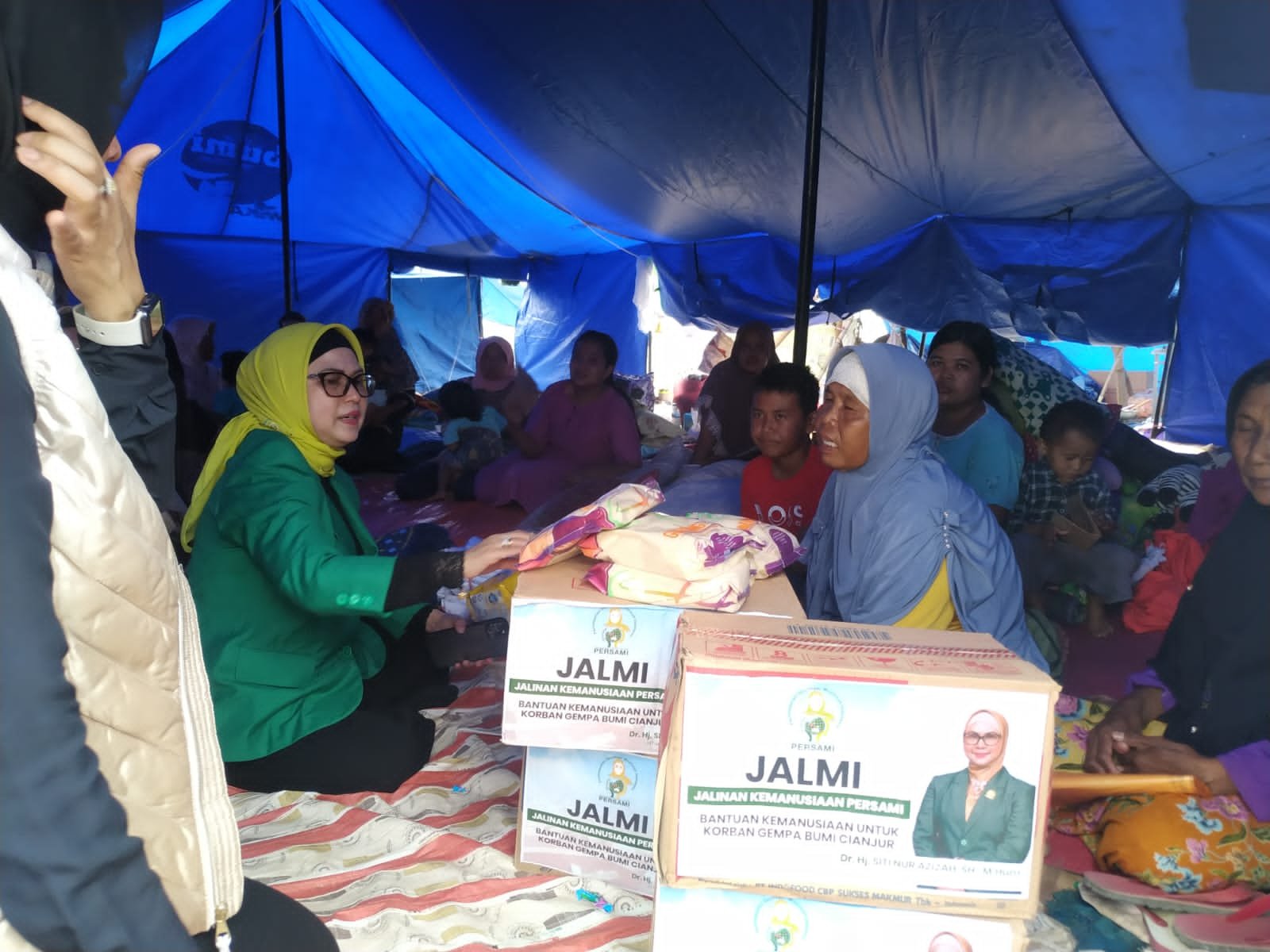 Kunjungi Langsung Korban Gempa Cianjur, Putri Wapres ‘Azizah’ Salurkan Bantuan pada Kelompok Rentan