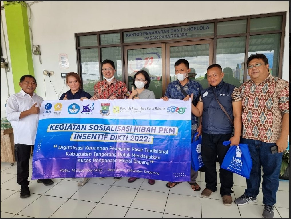 Dosen Fakultas Bisnis Membuat Aplikasi SASAR untuk Para Pedagang Pasar di Kabupaten Tangerang
