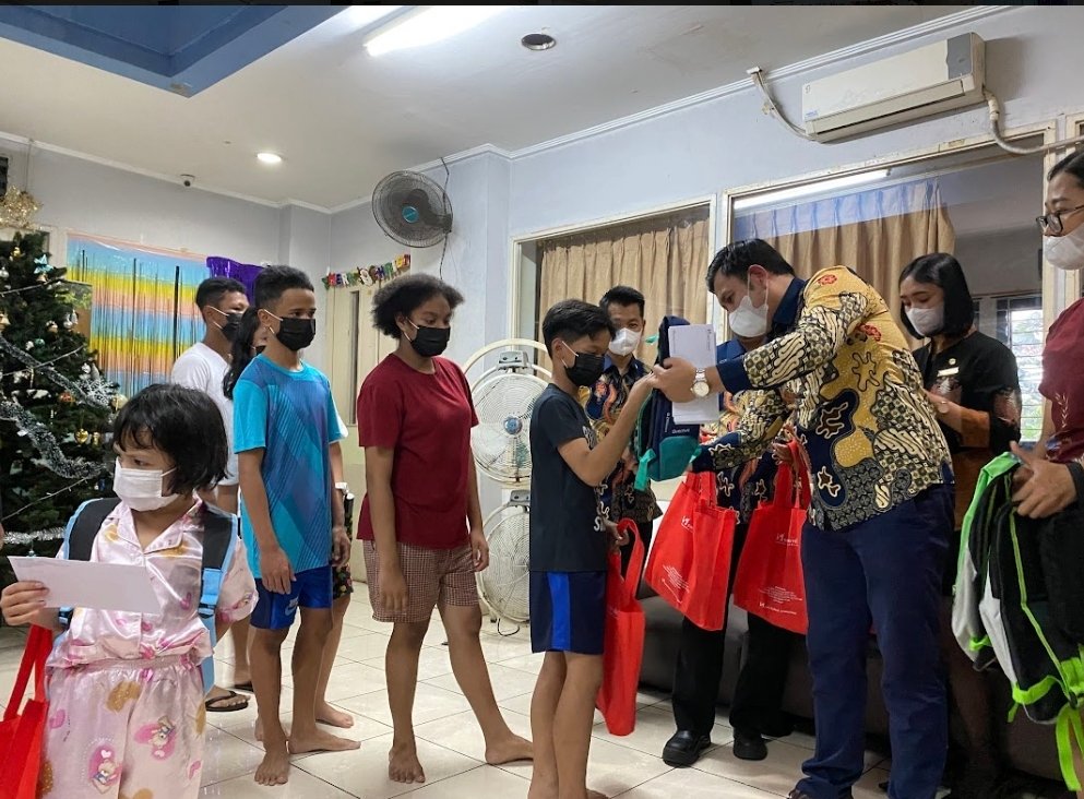 Swiss-Belhotel Serpong Berbagi Kasih di Momen Natal dan Tahun Baru